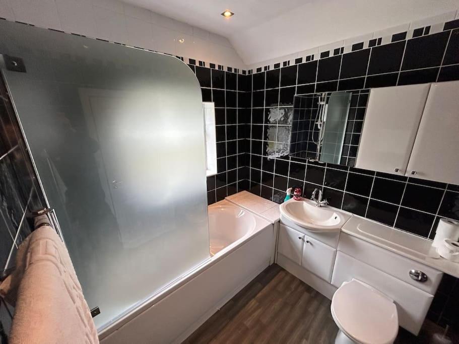Modern & Spacious 4 Bedroom Home Crewe Exterior foto