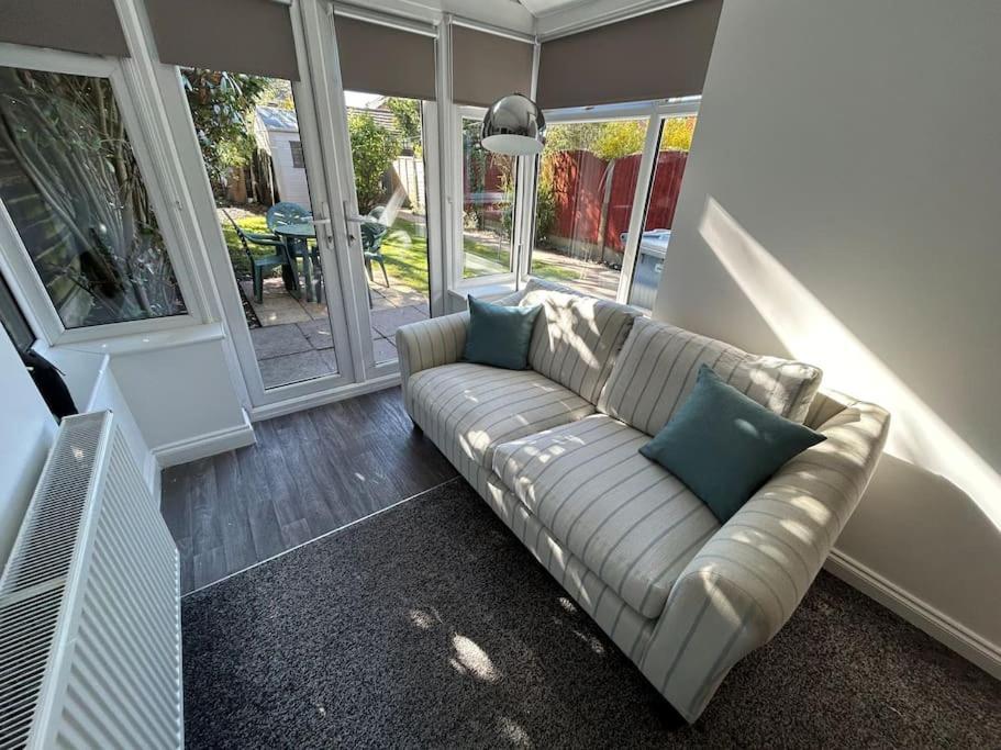 Modern & Spacious 4 Bedroom Home Crewe Exterior foto