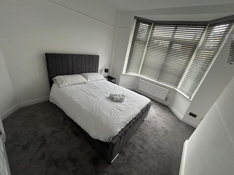 Modern & Spacious 4 Bedroom Home Crewe Exterior foto